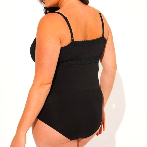❤️NWT VINTAGE TORRID BODYSUIT BLACK LACE - V-NECK - SLEEK FLATTERING - PLUS SIZE - Picture 2 of 9